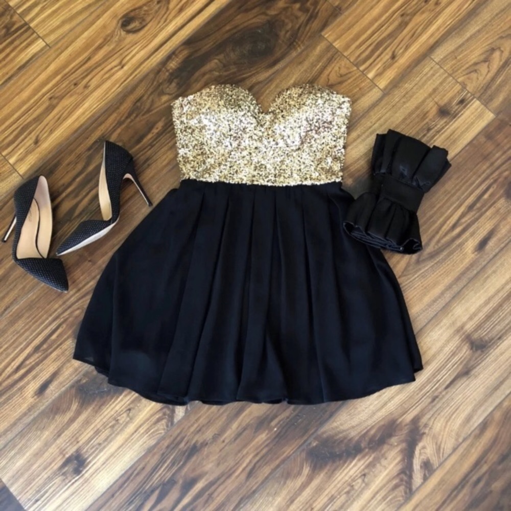 NWOT Gold sequin strapless dress